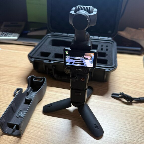 DJI - Osmo Pocket 3 3-Axis Stabilized 4K Handheld Camera - Rotatable Touchscreen - Picture 2 of 14